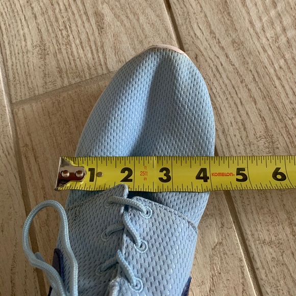 Nike Roche One Shoes - Picture 8 of 13